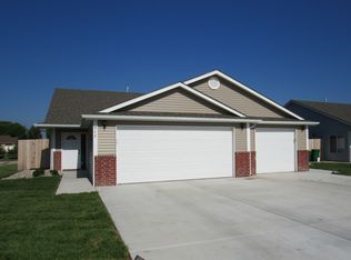 940 N Redbud Ct, Valley Center, KS 67147