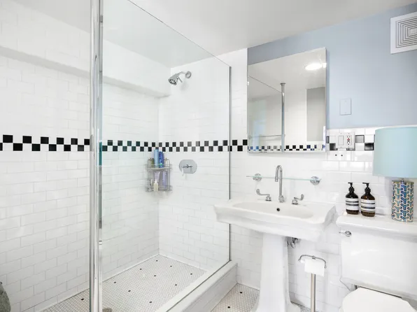 176 Broadway image 8 of 10