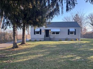 2771 Stark Dr, Willoughby, OH 44094
