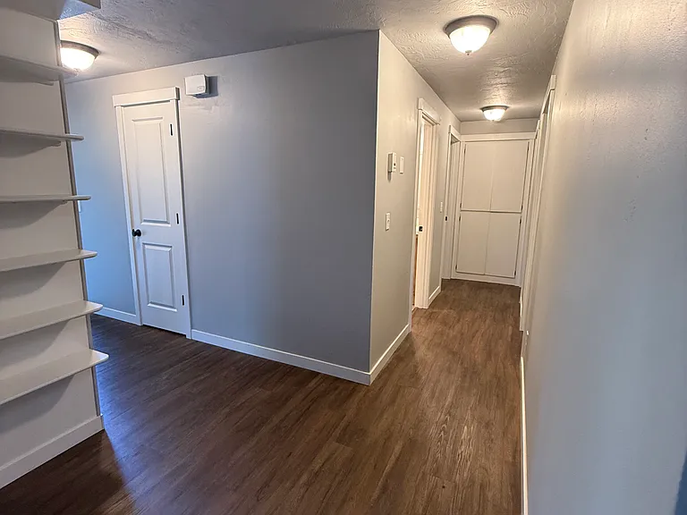 2110 Lamar Ln — Photo 9