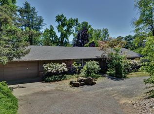 2908 Hillcrest Rd, Medford, OR 97504