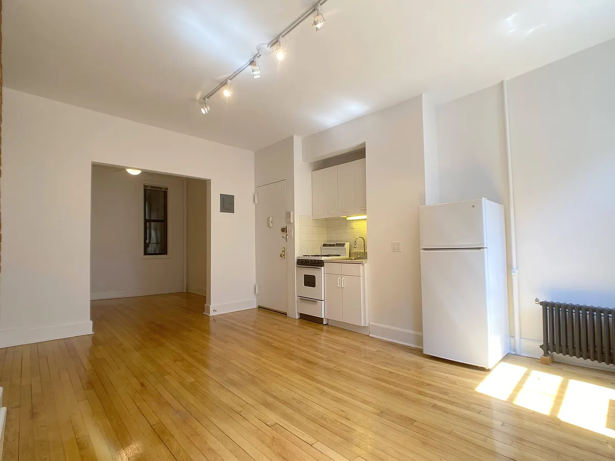 Building Photo - 432 E 66th St #10