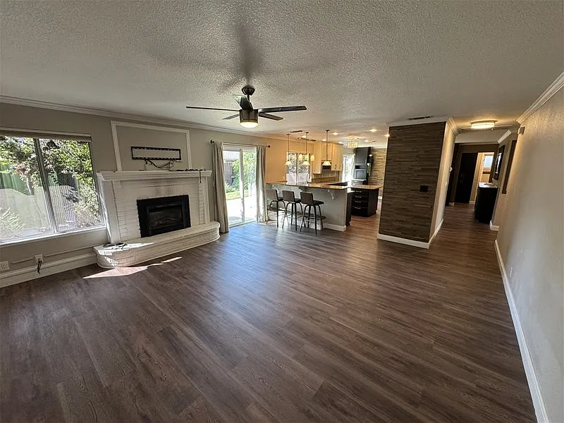 4 bed, 2.0 bath, 1545 sqft, $3,400 — Photo 4