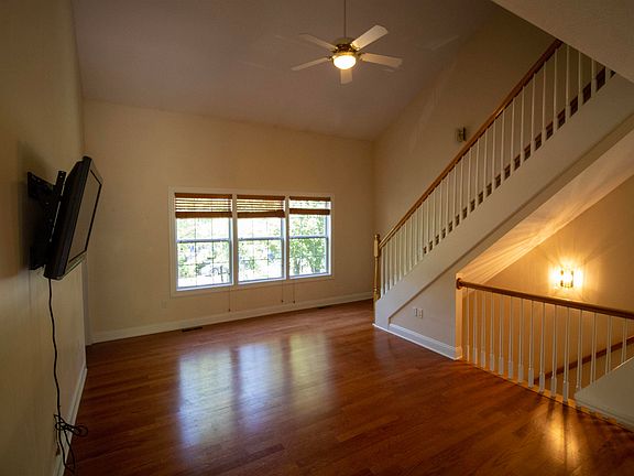 4th image of 370 Oak Tree Blvd NW