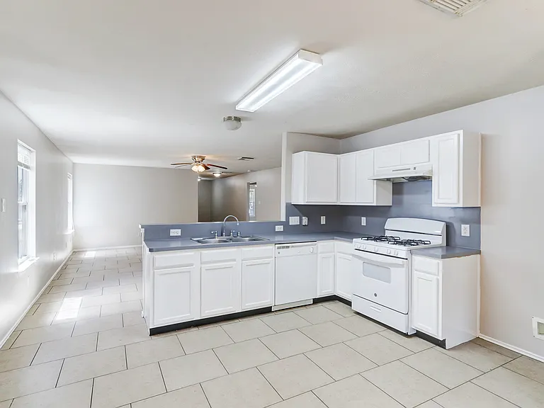 7519 Kennemer Dr — Photo 6