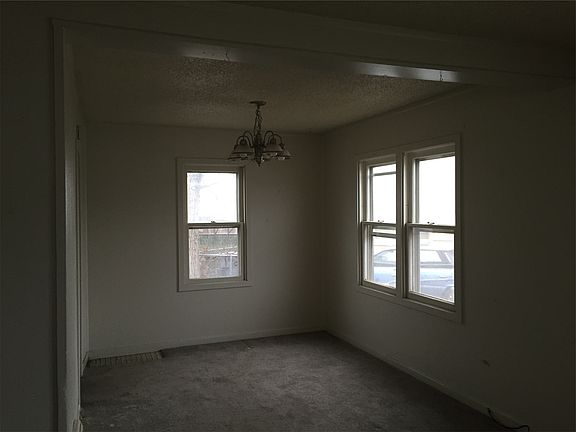 3rd image of 1300 Thayer Dr