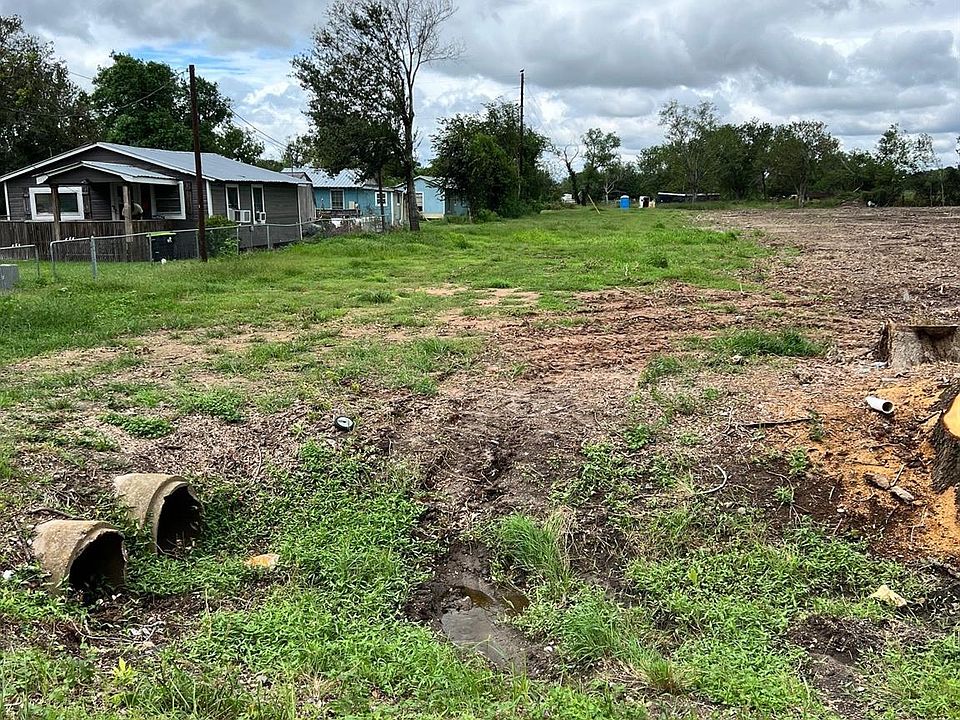 2nd image of 13816 School St