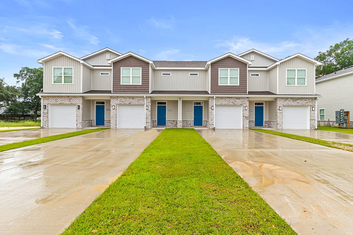 404 Walters Circle Unit 2 — Photo 4