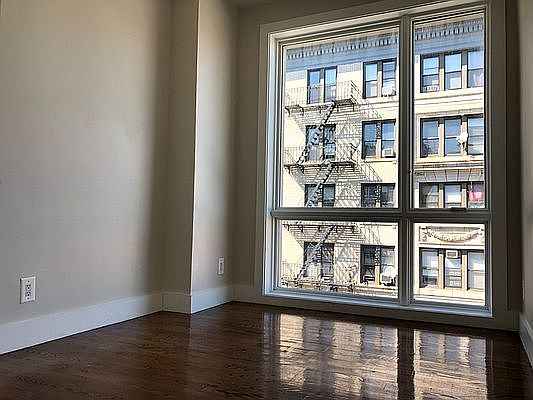 3rd image of 95 Graham Ave #4B