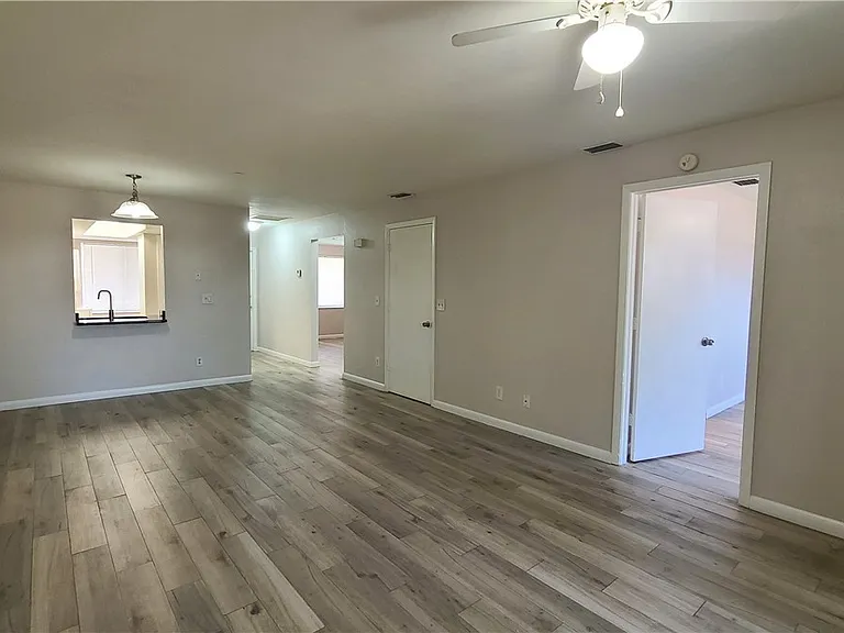 930 SW 47th Ter #5 — Photo 7