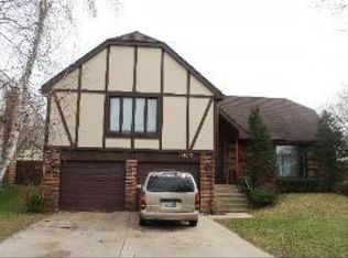 1005 Congress Dr, Bartlett, IL 60103