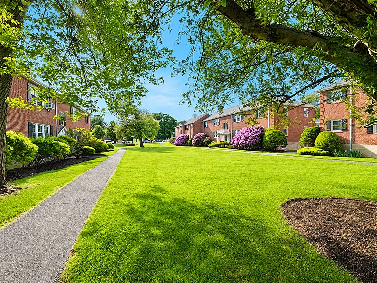 17 Hammond Pond Pkwy #1 — Photo 17
