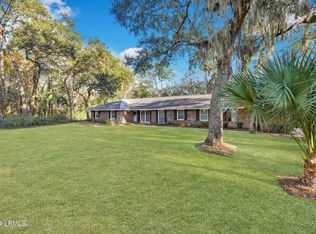 892 Broad River Dr, Beaufort, SC 29906