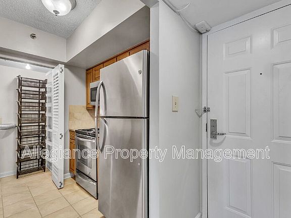 2nd image of 1001 N Randolph St APT 321