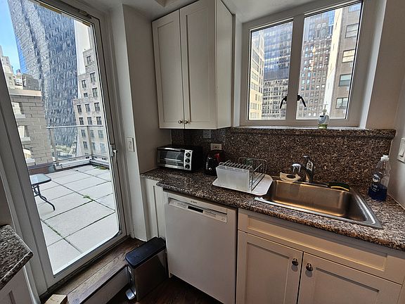 5th image of 41 W 58th St APT 9B