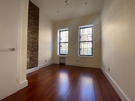 5th image of 246 Stanhope St #1H