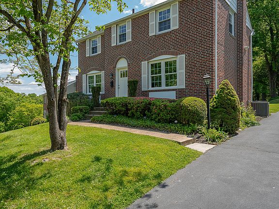 3rd image of 674 N Bishop Ave