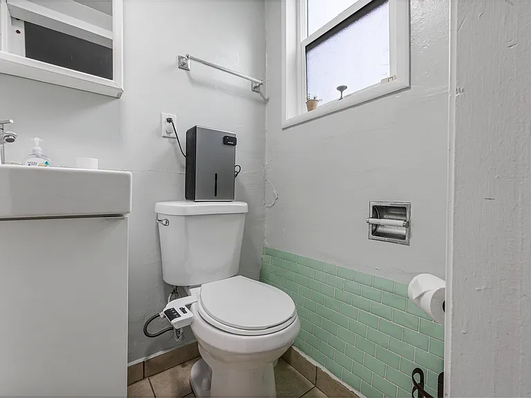 1325 Sacramento St #1 — Photo 6