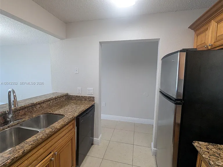 1564 Lake Crystal Dr #F — Photo 3