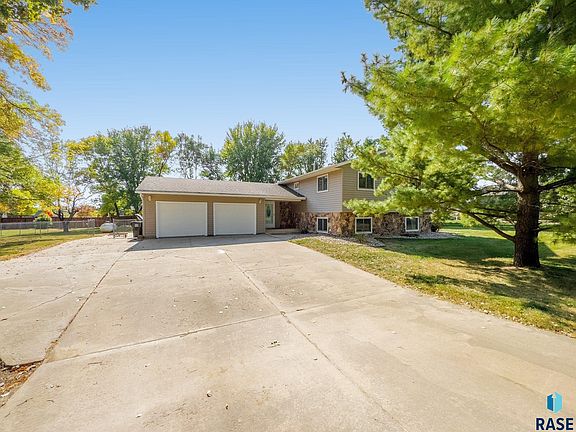 3rd image of 47205 94th St