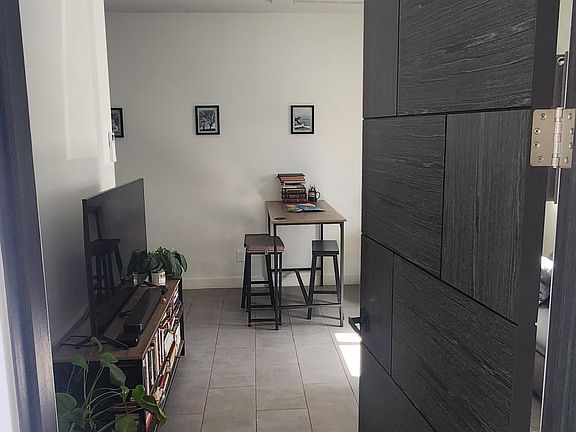5th image of 6653 Melba Ave #1