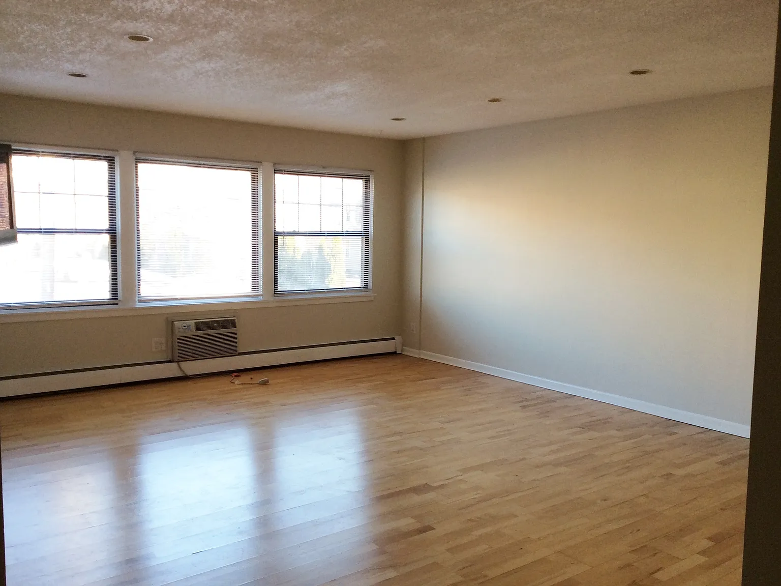 Bryant 3019 - 103 - 103 — Photo 2