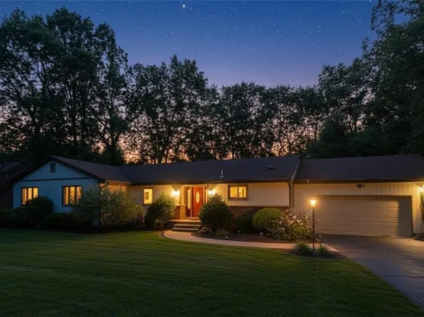 34 Latham Farm Rd, Smithfield, RI 02917