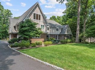 70 Manor Dr, Basking Ridge, NJ 07920