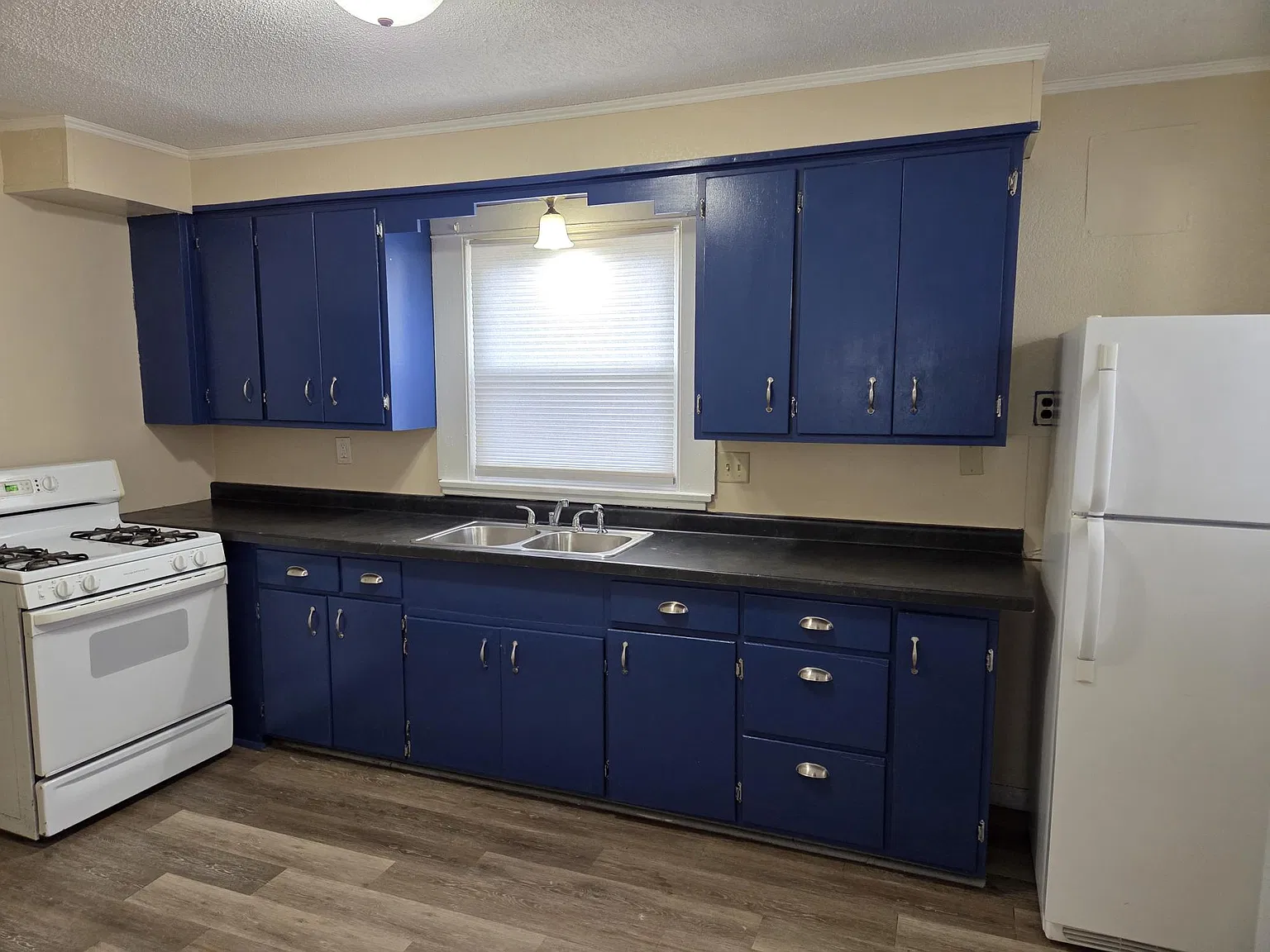 3 bed, 1088 sqft, $2,000 — Photo 3