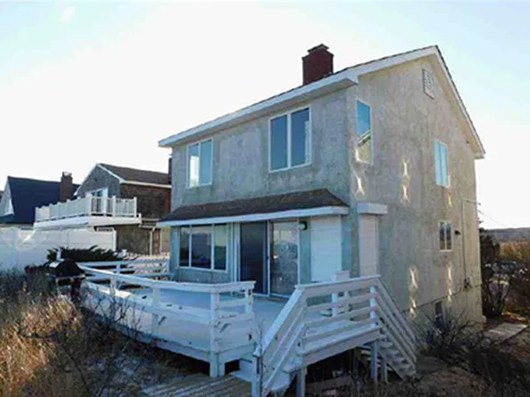 54 Makamah Beach Rd, Northport, NY 11768