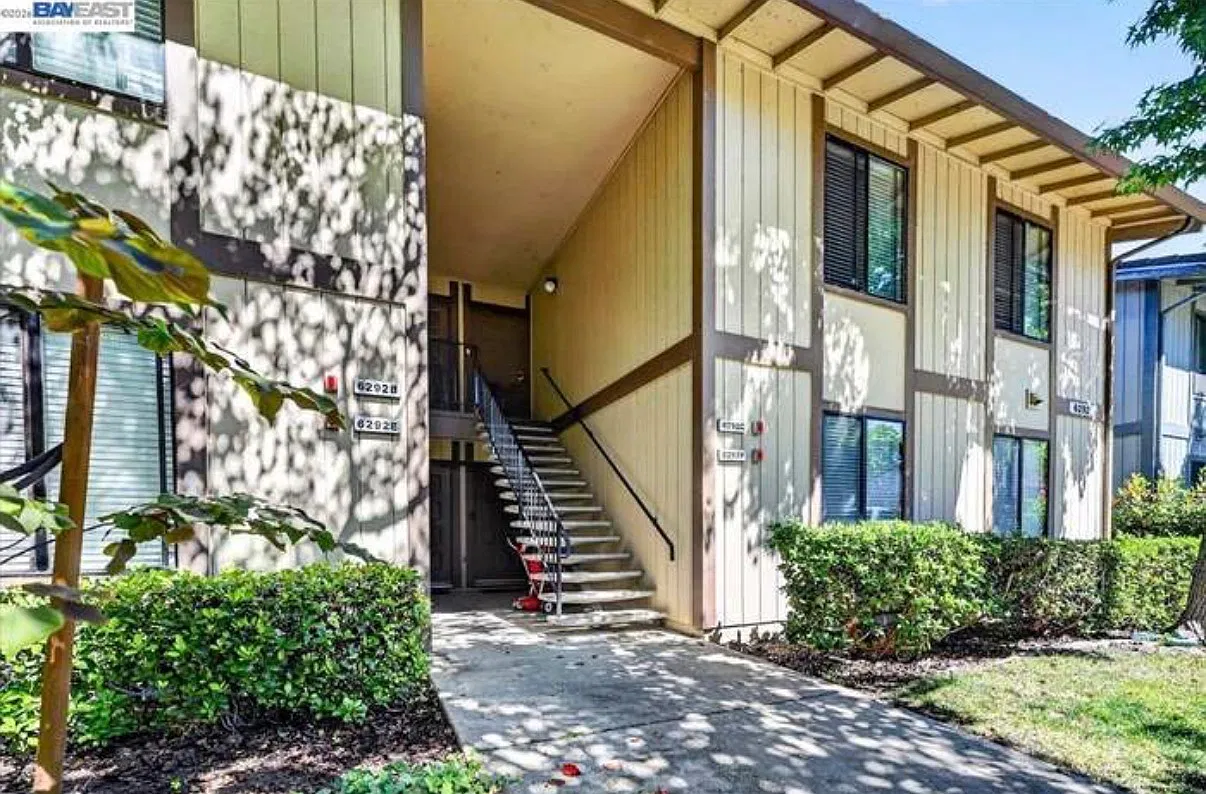 2 bed, 905 sqft, $2,875 — Photo 1
