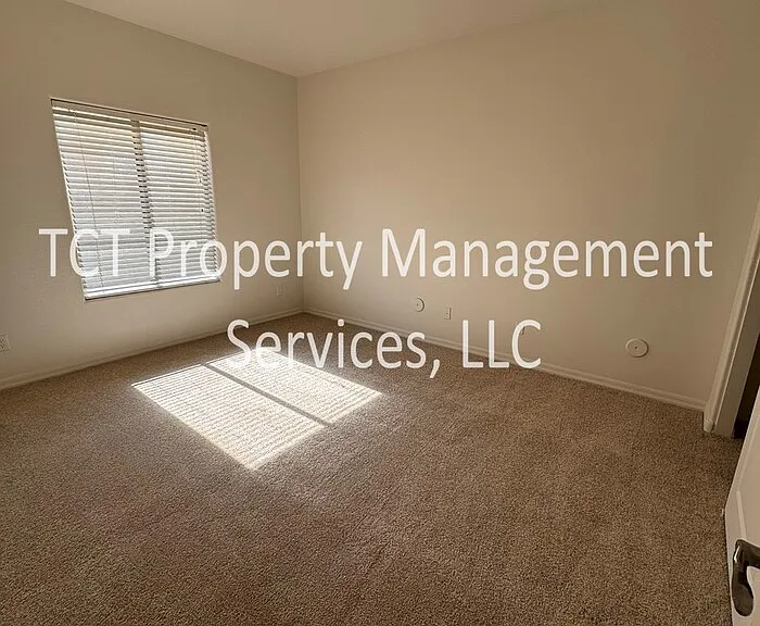 12128 W Tara Ln — Photo 11