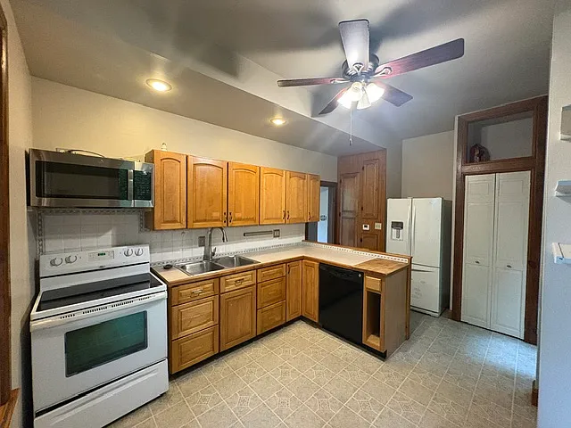 5021 Green Ridge Ln #A — Photo 4