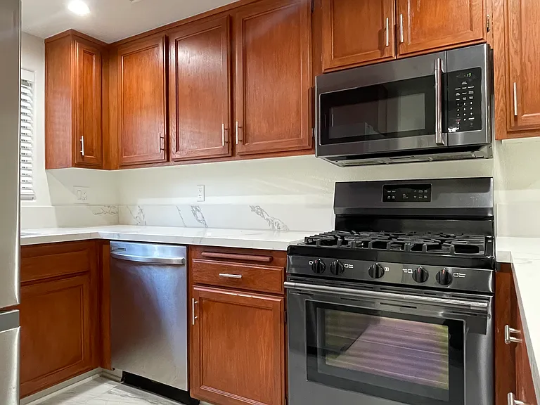 15114 Sherman Way #212 — Photo 2