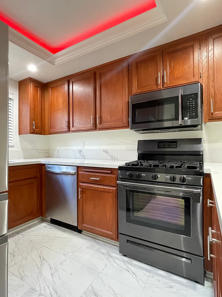 Building Photo - 15114 Sherman Way #212