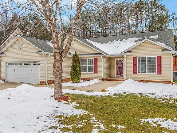 3rd image of 898 Winterside Ln