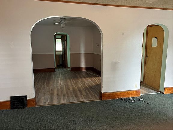4th image of 408 N Oak Ave