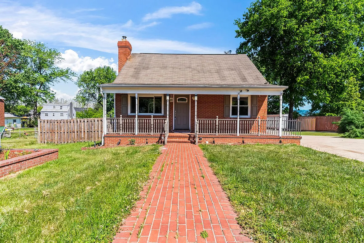 Building Photo - 7596 Amherst Dr