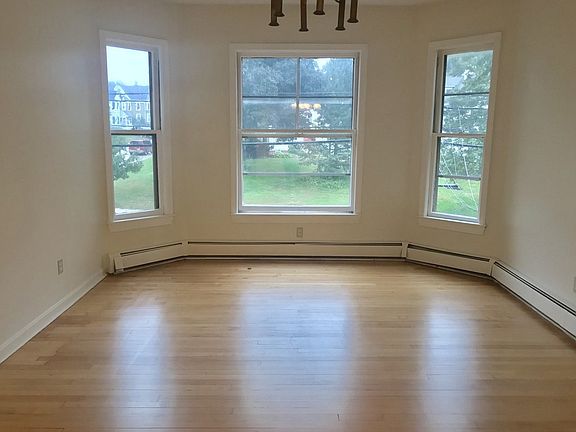 4th image of 552 S Main St #2