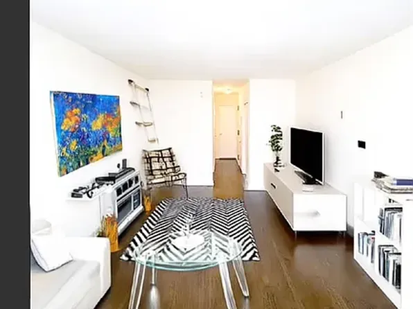 342 East 55th Street 4C image 2 of 5