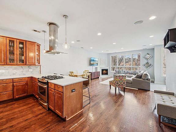 3rd image of 3929 N Ashland Ave APT 2