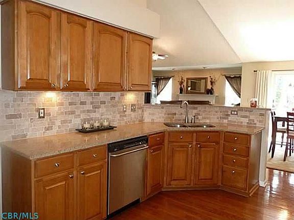 5th image of 4027 Essex Ct