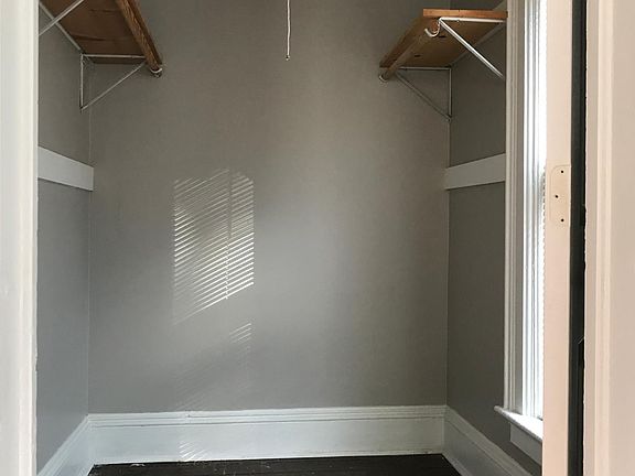 2nd image of 602 Oak St #1