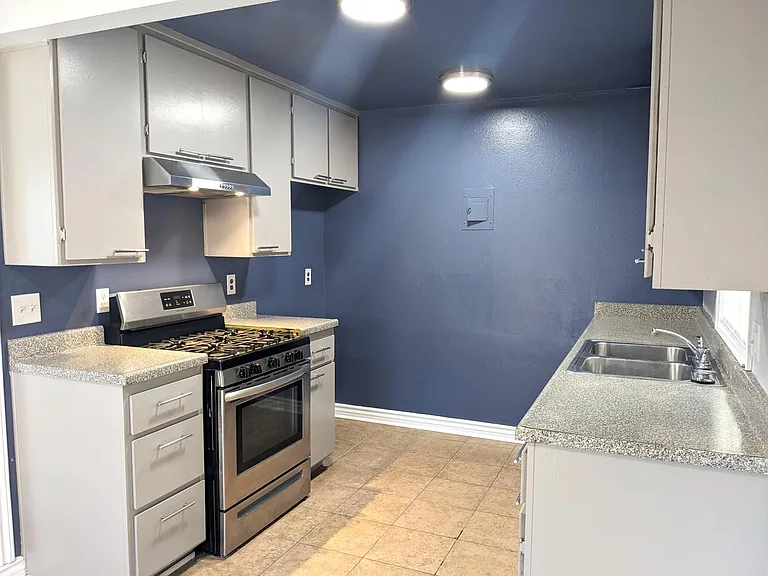 2655 E Park Ln #B — Photo 3