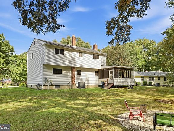5th image of 20 Merion Ct