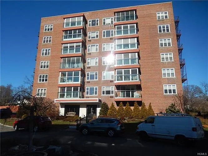 2 Salisbury Pt APT 4C photo 1