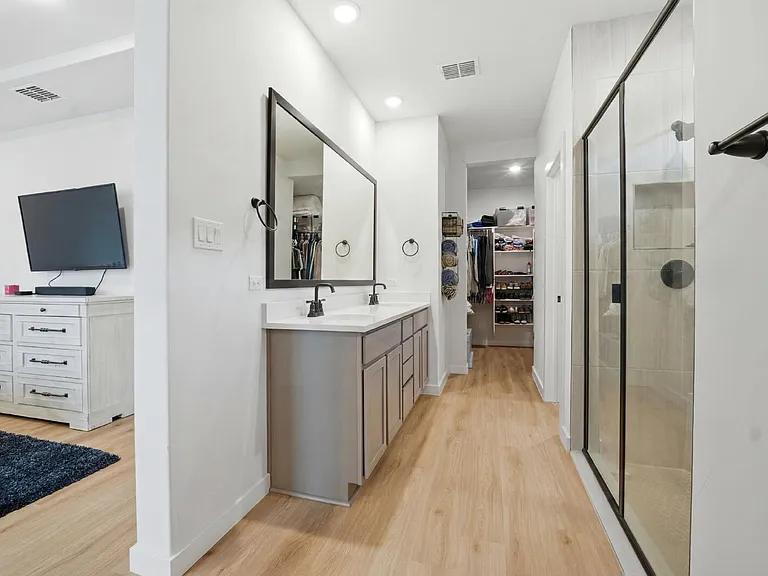 15592 Jake Xing — Photo 8