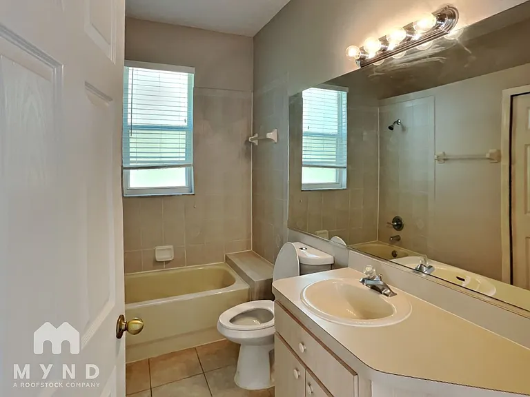 7026 Captiva Cir — Photo 22