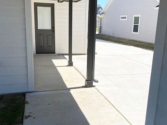 2nd image of 621 Charlotte Ln