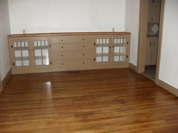 3rd image of 312 E Jefferson Ave